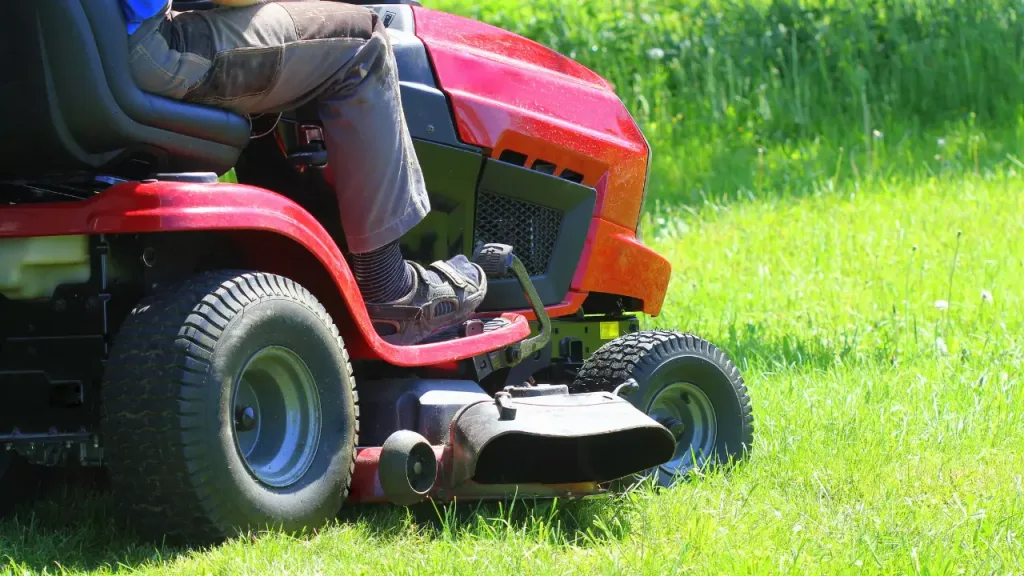 Best Riding Lawn Mower For Big Man 1