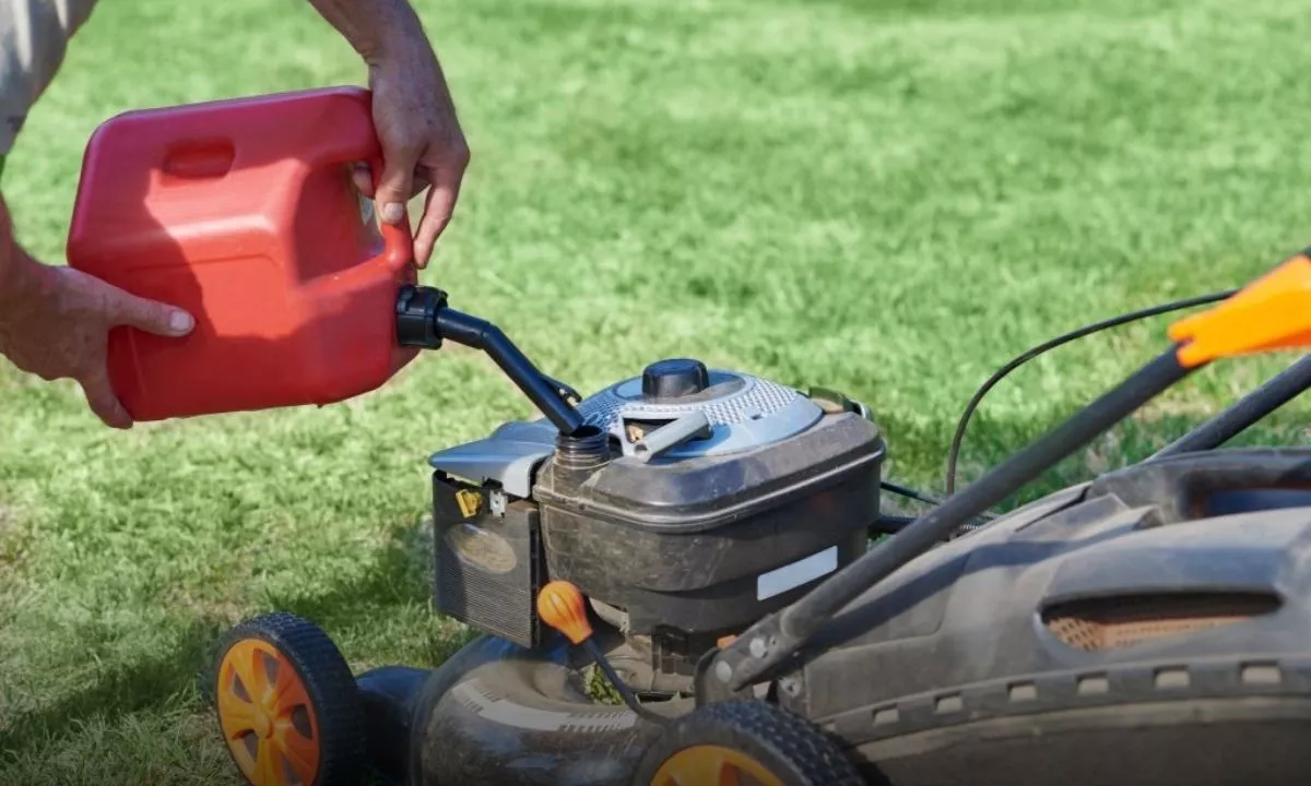 What Happens if You Run a Lawn Mower Without Oil? 1
