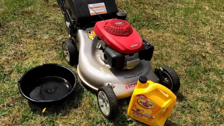 How Much Oil in Honda Lawn Mower Hold? 6