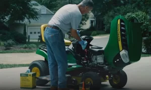John Deere Lawn Mower Oil Type – What Type Is Safe to Use?