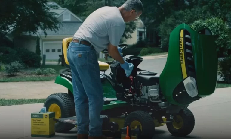 John Deere Lawn Mower Oil Type - What Type Is Safe to Use? 1