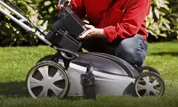 how to choose a battery powered lawn mower