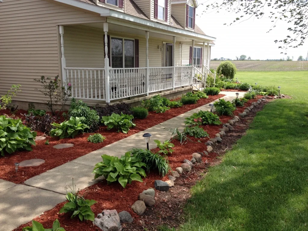 Red-Mulch-for-Yellow-House