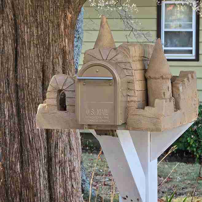 21 Mailbox Ideas to Elevate Your Curb Appeal and Showcase Your Style 19