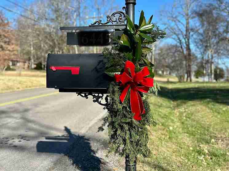 21 Mailbox Ideas to Elevate Your Curb Appeal and Showcase Your Style 7