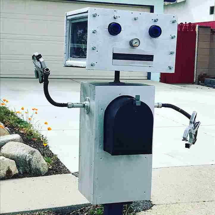 21 Mailbox Ideas to Elevate Your Curb Appeal and Showcase Your Style 4