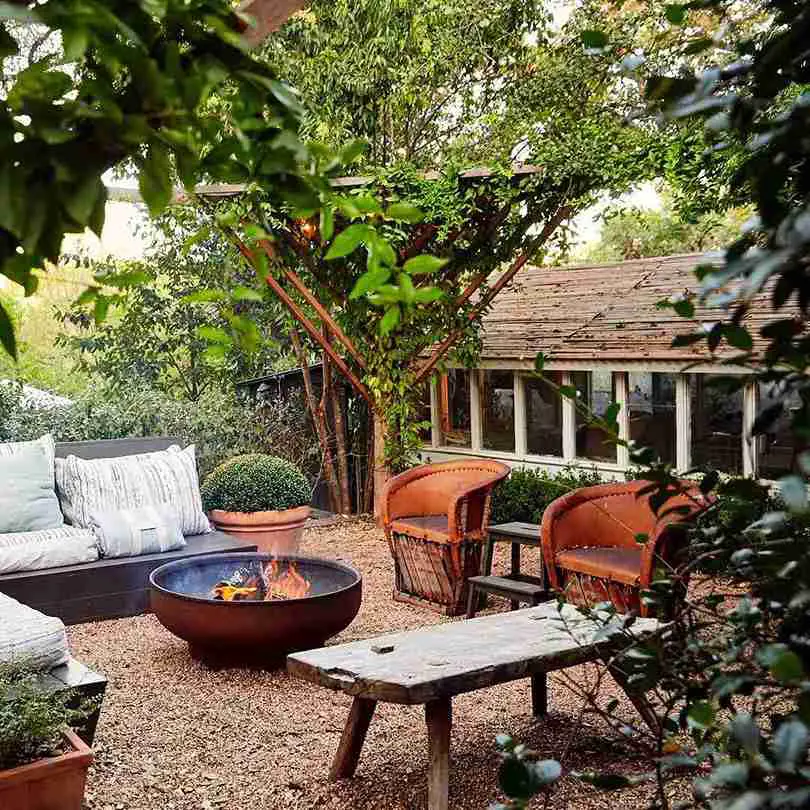 19 Small Courtyard Ideas to Transform Your Outdoor Space 6