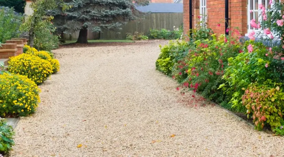 21 Creative Pea Gravel Landscaping Ideas for Your Outdoor Space 16 21 Creative Pea Gravel Landscaping Ideas for Your Outdoor Space 16