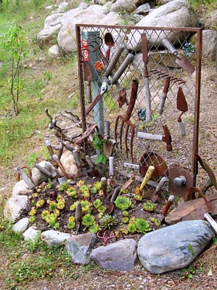 21 Charming Vintage Gardening Ideas to Transform Your Outdoor Space 2