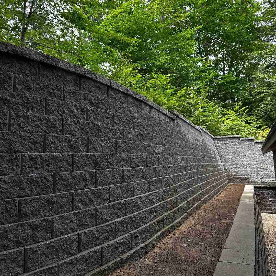 27 Creative Small Retaining Wall Ideas for Your Garden 1