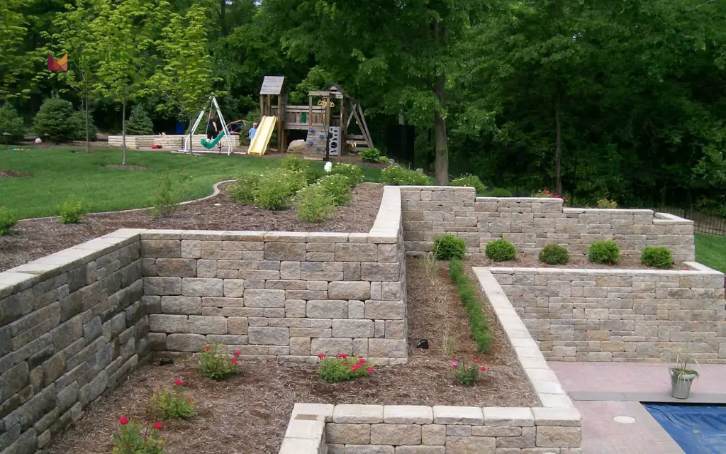 27 Creative Small Retaining Wall Ideas for Your Garden 17 27 Creative Small Retaining Wall Ideas for Your Garden 12
