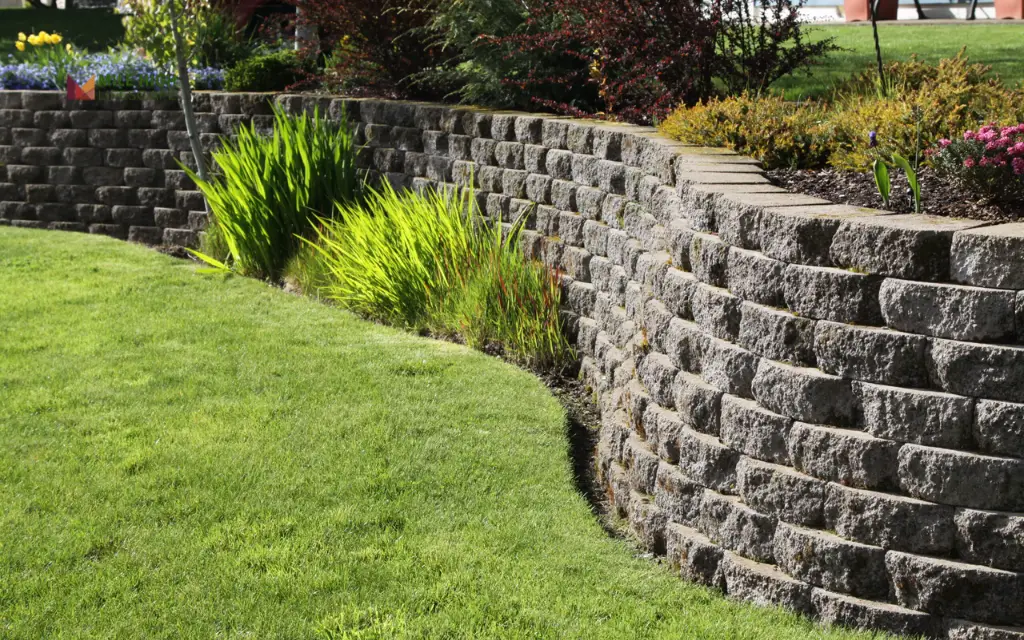 27 Creative Small Retaining Wall Ideas for Your Garden 27 27 Creative Small Retaining Wall Ideas for Your Garden 22