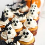 17 Spooktacular Halloween Kitchen Decor Ideas 7