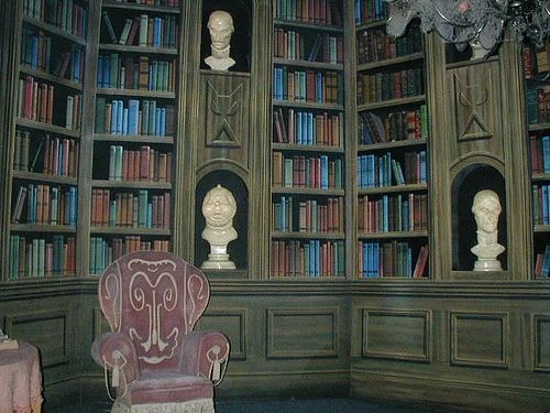 31+ Spooktacular Haunted House Ideas for Your Halloween Festival 15 31+ Spooktacular Haunted House Ideas for Your Halloween Festival 4