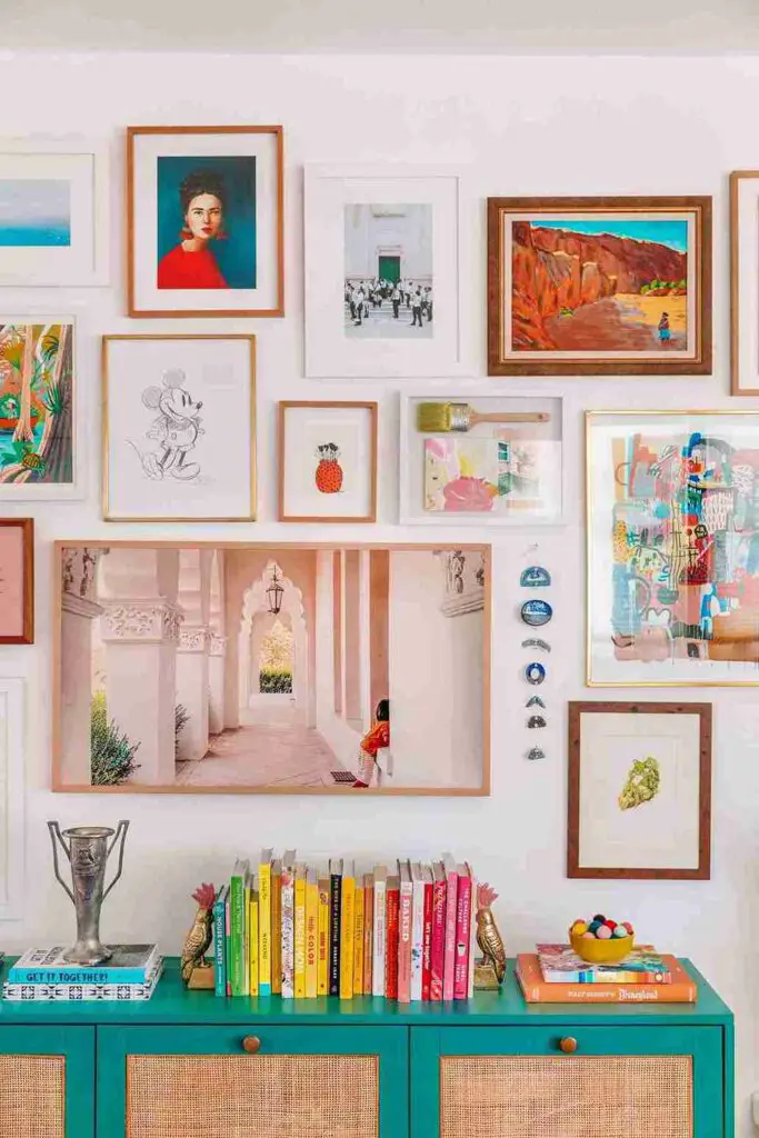41+ Inspiring Gallery Wall Ideas for Your Living Room 7 41+ Inspiring Gallery Wall Ideas for Your Living Room 5