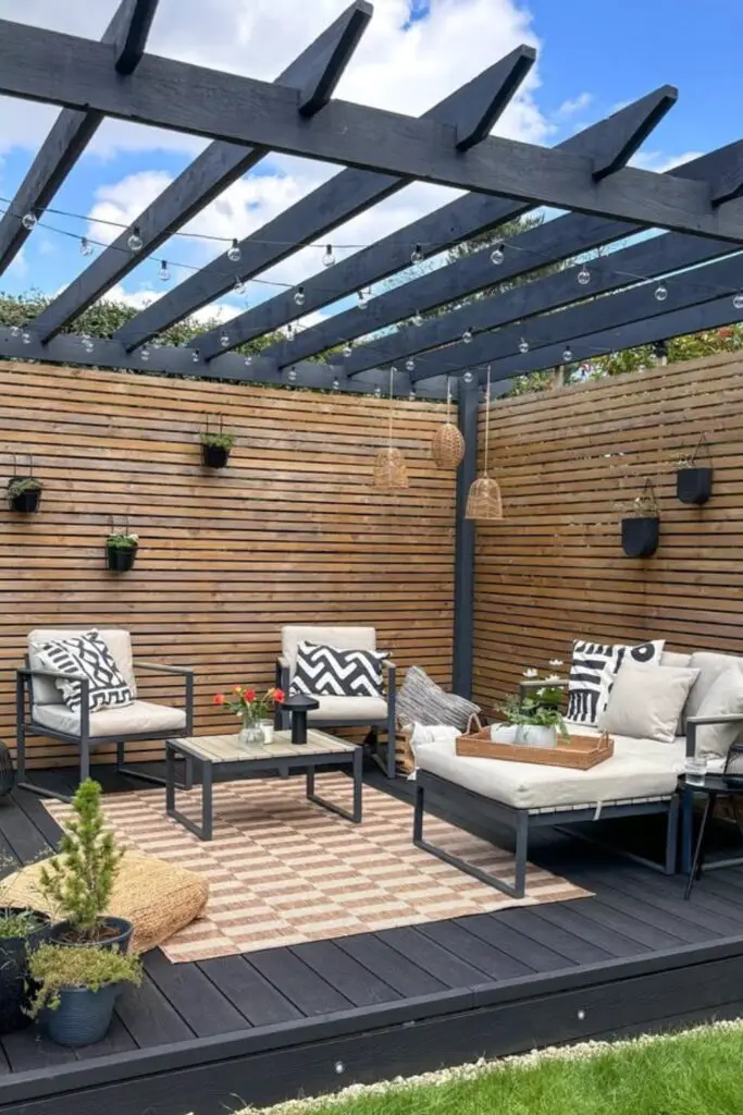 17 Creative DIY Pallet Patio Deck Ideas for Your Outdoor Space 9 17 Creative DIY Pallet Patio Deck Ideas for Your Outdoor Space 4