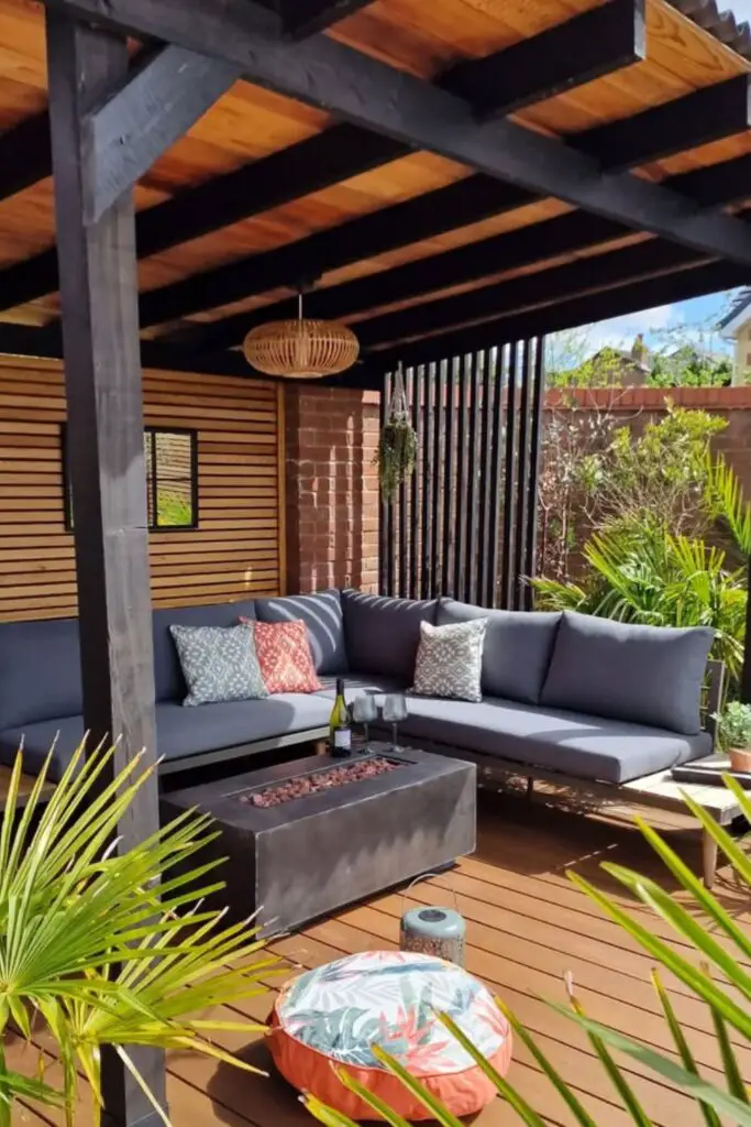 17 Creative DIY Pallet Patio Deck Ideas for Your Outdoor Space 13 17 Creative DIY Pallet Patio Deck Ideas for Your Outdoor Space 8