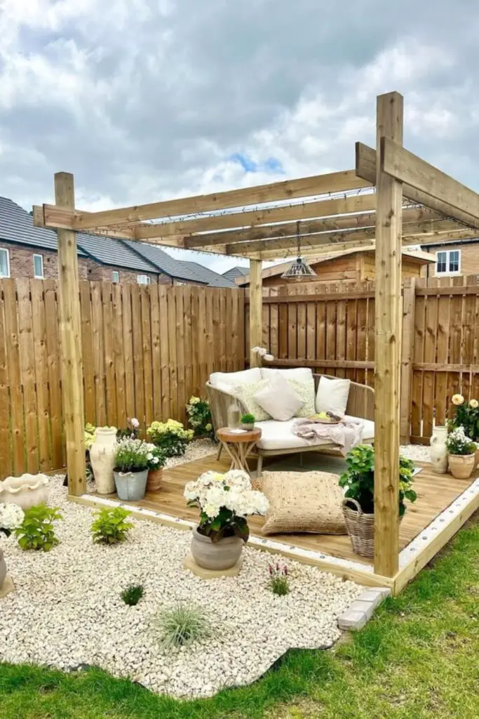 17 Creative DIY Pallet Patio Deck Ideas for Your Outdoor Space 16 17 Creative DIY Pallet Patio Deck Ideas for Your Outdoor Space 11