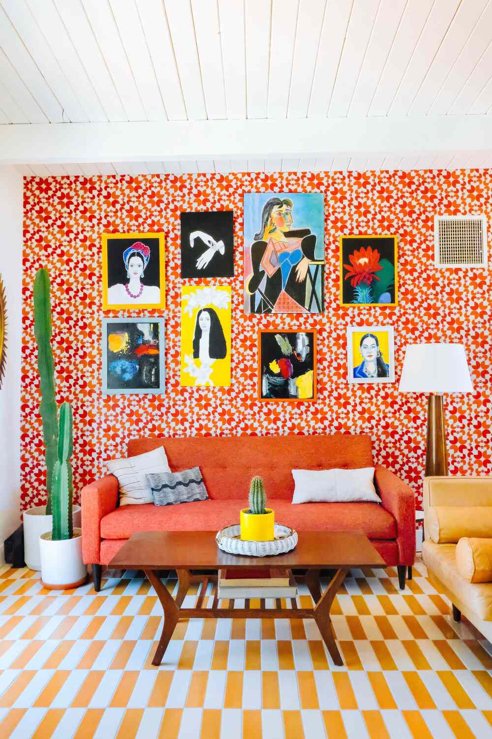 41+ Inspiring Gallery Wall Ideas for Your Living Room 1