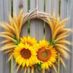 29+ Elegant Fall Wreaths to Enhance Your Home Decor 9