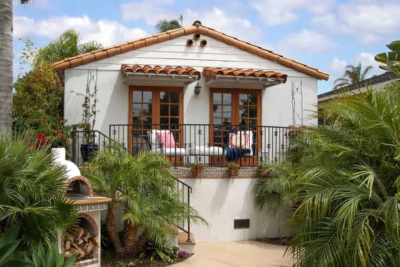 27+ Mediterranean Balcony Ideas 2