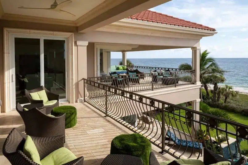 27+ Mediterranean Balcony Ideas 3