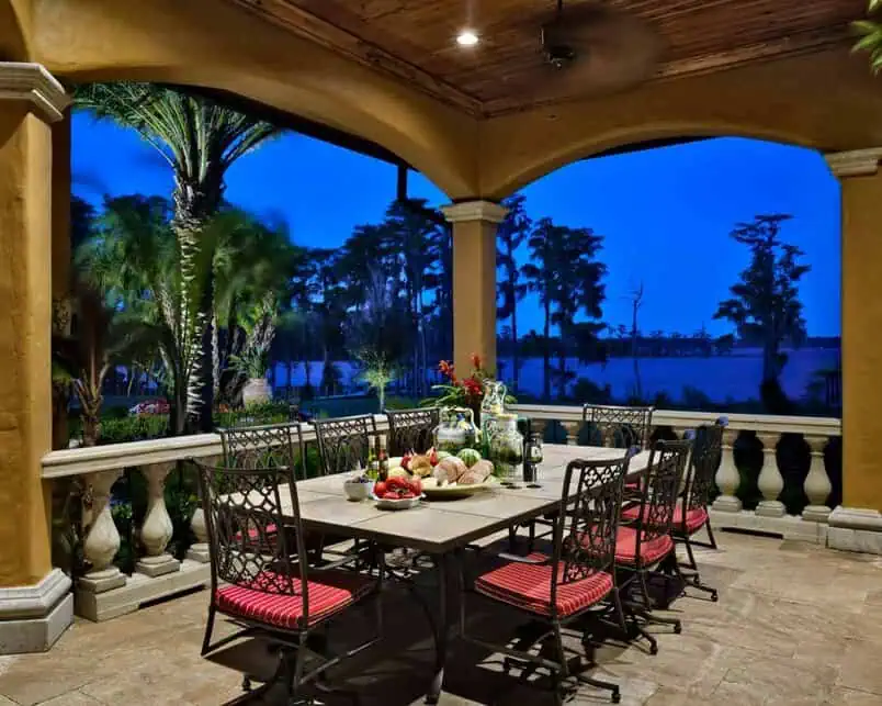27+ Mediterranean Balcony Ideas 5