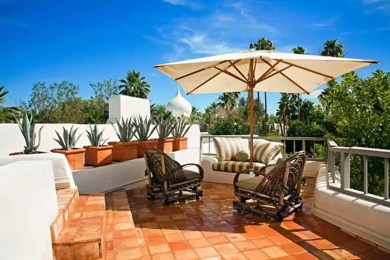 27+ Mediterranean Balcony Ideas 9