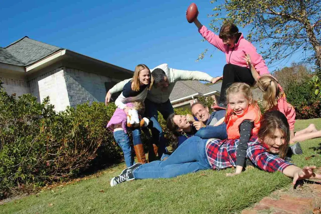 25+ Best Thanksgiving Traditions to Cherish with Family 3