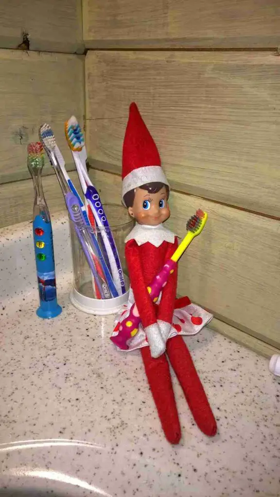 25+ Creative Elf on the Shelf Bathroom Ideas You Need to Try 5 25+ Creative Elf on the Shelf Bathroom Ideas You Need to Try 2