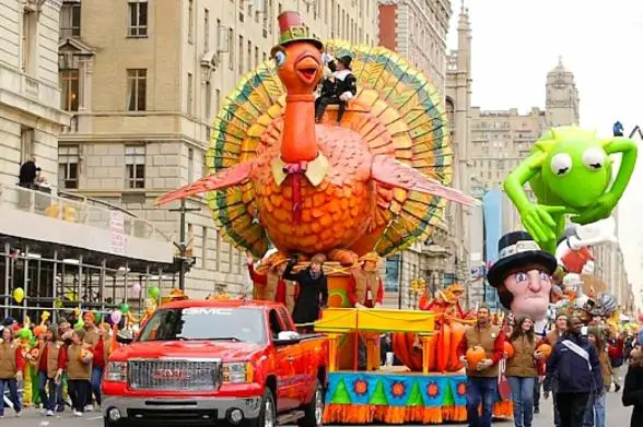 25+ Best Thanksgiving Traditions to Cherish with Family 5