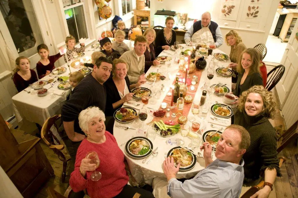 25+ Best Thanksgiving Traditions to Cherish with Family 4