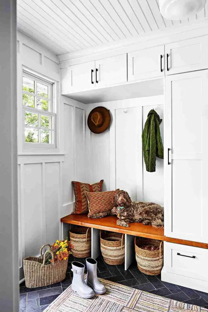 25+ Stunning Mini Mudroom Entryway Ideas for Small Spaces 11 25+ Stunning Mini Mudroom Entryway Ideas for Small Spaces 4