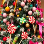 23+ Flocked Tree Decorating Ideas for a Cozy Holiday Home 20 23+ Flocked Tree Decorating Ideas for a Cozy Holiday Home 5
