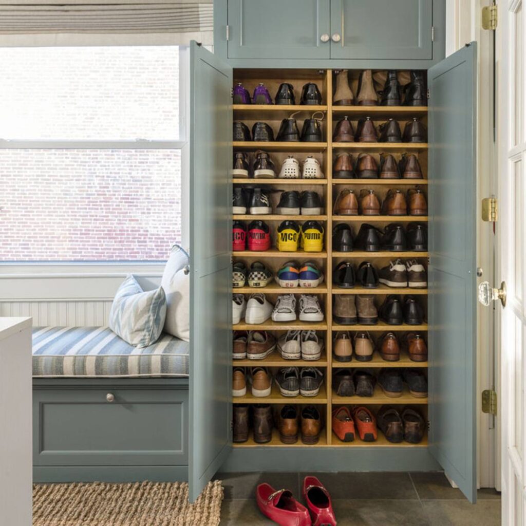 25+ Stunning Mini Mudroom Entryway Ideas for Small Spaces 6 25+ Stunning Mini Mudroom Entryway Ideas for Small Spaces 2