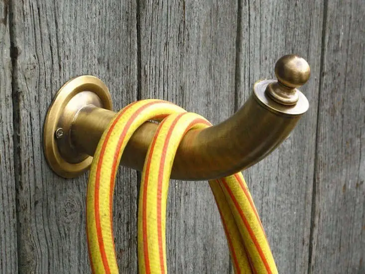 15 Stylish and Functional Garden Hose Hangers You Need in Your Yard 4