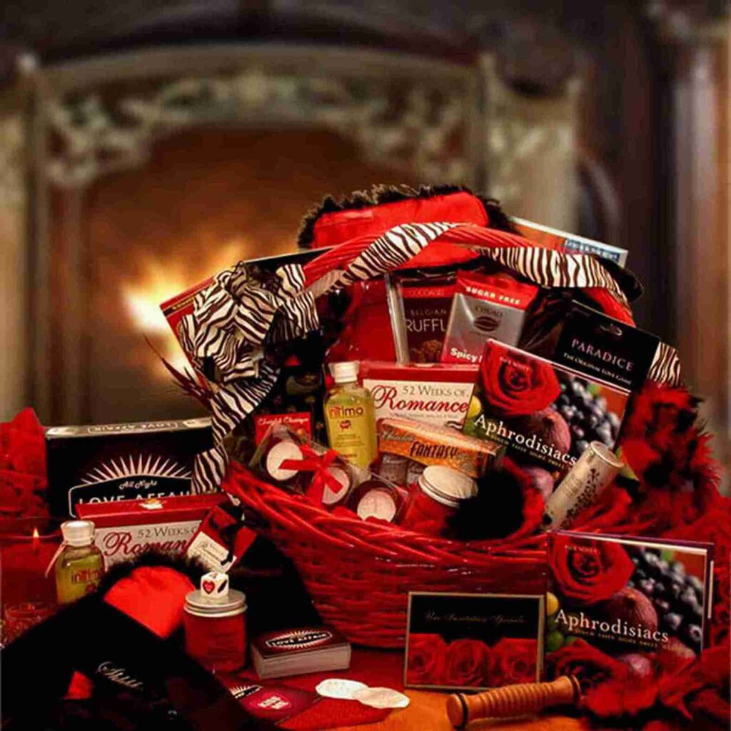 23+ Creative Valentine's Day Basket Ideas 16 23+ Creative Valentine's Day Basket Ideas 5