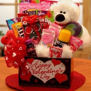 23+ Creative Valentine's Day Basket Ideas 12 23+ Creative Valentine's Day Basket Ideas 3