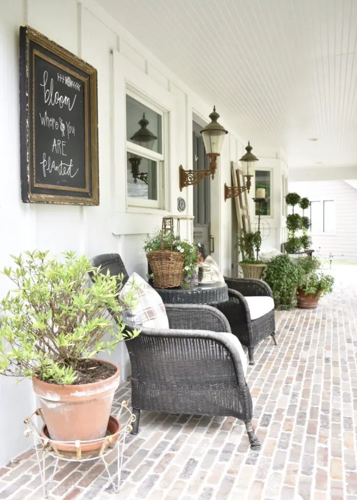 23+ Gorgeous Valentine's Day Porch Decor Ideas You’ll Love 13 23+ Gorgeous Valentine's Day Porch Decor Ideas You’ll Love 3