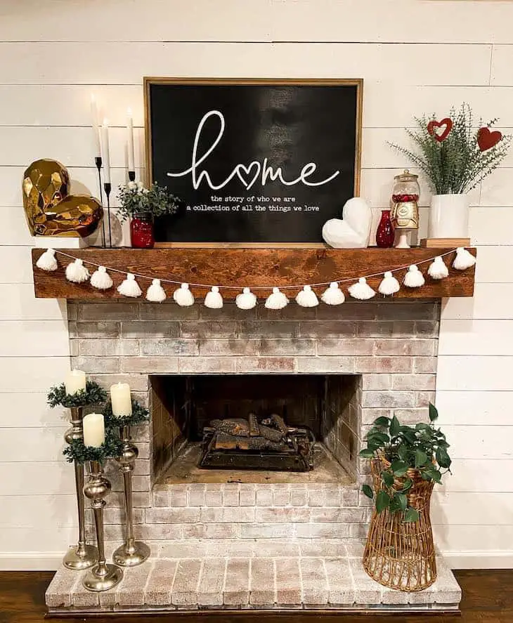 23+ Romantic Fireplace Decor Ideas for Valentine's Day 4