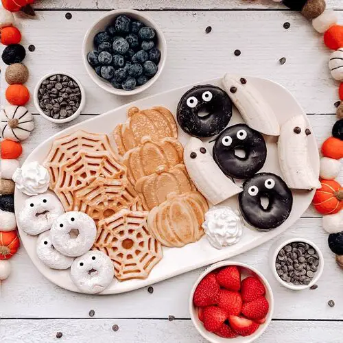 25 Breakfast Charcuterie Board Ideas That Make Mornings More Fun 9