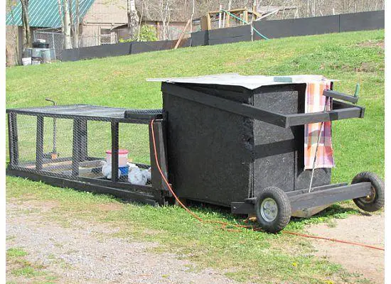 19 Chicken Coop With Wheels Ideas for Easy Portable Backyard Coops 4 19 Chicken Coop With Wheels Ideas for Easy Portable Backyard Coops 4