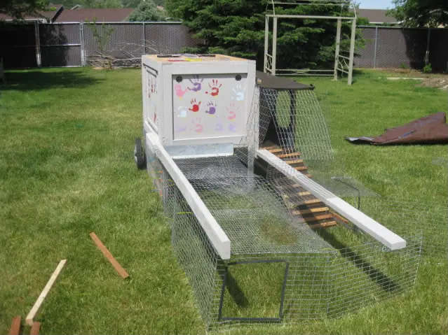 19 Chicken Coop With Wheels Ideas for Easy Portable Backyard Coops 5 19 Chicken Coop With Wheels Ideas for Easy Portable Backyard Coops 5
