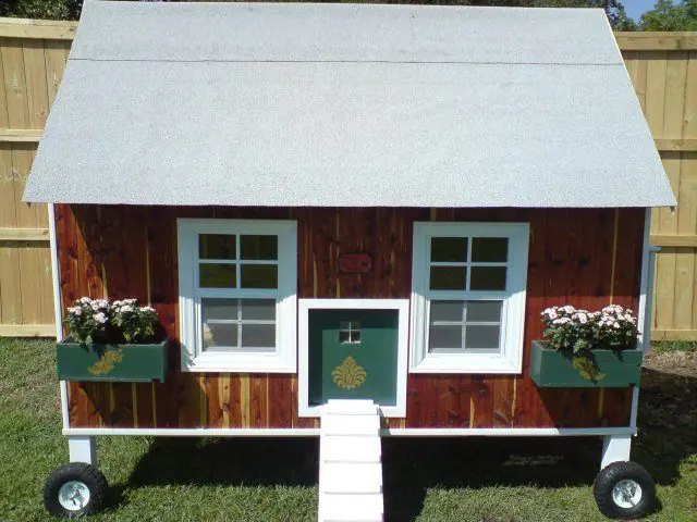 19 Chicken Coop With Wheels Ideas for Easy Portable Backyard Coops 8 19 Chicken Coop With Wheels Ideas for Easy Portable Backyard Coops 8