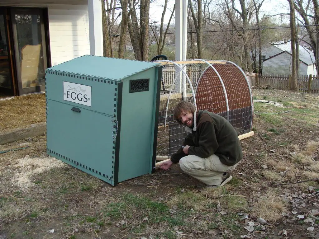 19 Chicken Coop With Wheels Ideas for Easy Portable Backyard Coops 9 19 Chicken Coop With Wheels Ideas for Easy Portable Backyard Coops 9