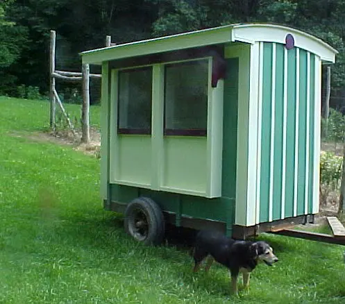 19 Chicken Coop With Wheels Ideas for Easy Portable Backyard Coops 13 19 Chicken Coop With Wheels Ideas for Easy Portable Backyard Coops 13