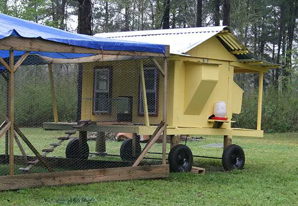 19 Chicken Coop With Wheels Ideas for Easy Portable Backyard Coops 14 19 Chicken Coop With Wheels Ideas for Easy Portable Backyard Coops 14