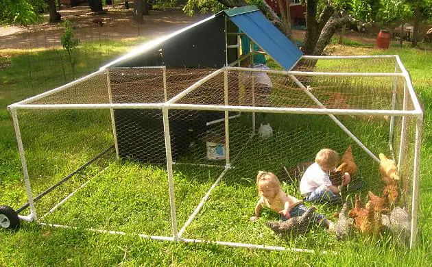 19 Chicken Coop With Wheels Ideas for Easy Portable Backyard Coops 15 19 Chicken Coop With Wheels Ideas for Easy Portable Backyard Coops 15