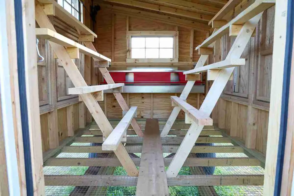 How to Build a Chicken Coop on Wheels: DIY Step by Step 3 How to Build a Chicken Coop on Wheels: DIY Step by Step 3