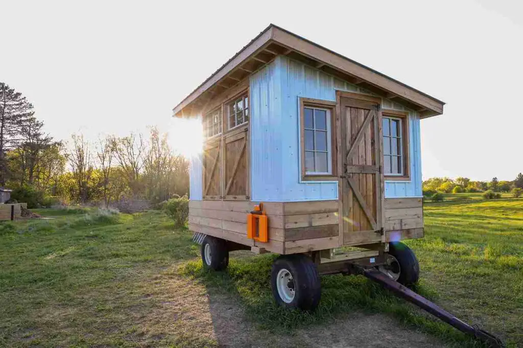 How to Build a Chicken Coop on Wheels: DIY Step by Step 2 How to Build a Chicken Coop on Wheels: DIY Step by Step 2